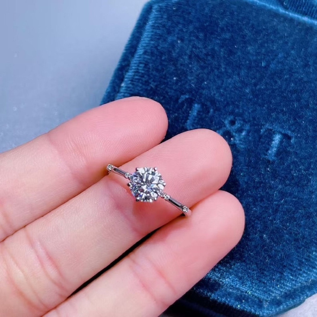 Round Cut Stone Anniversary Ring for Women