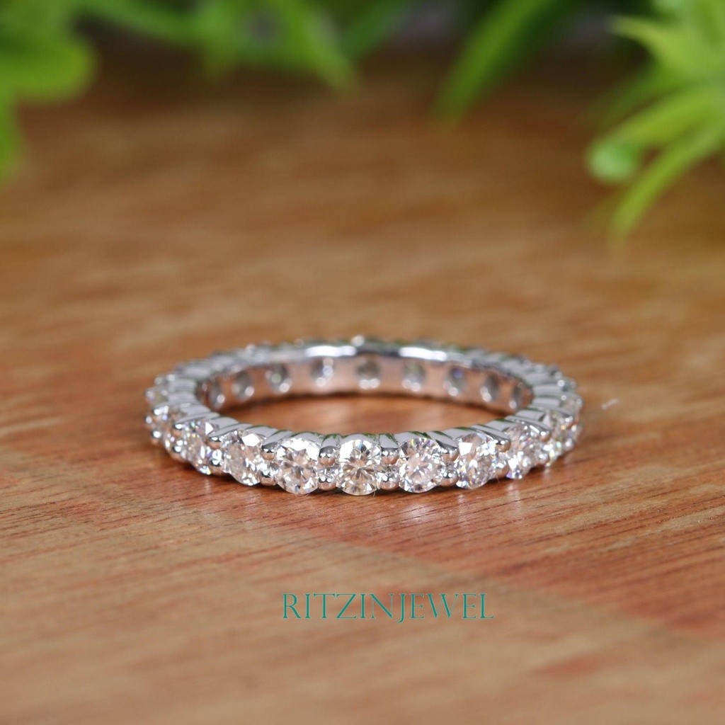 Round Diamond Band Engagement Ring for Women