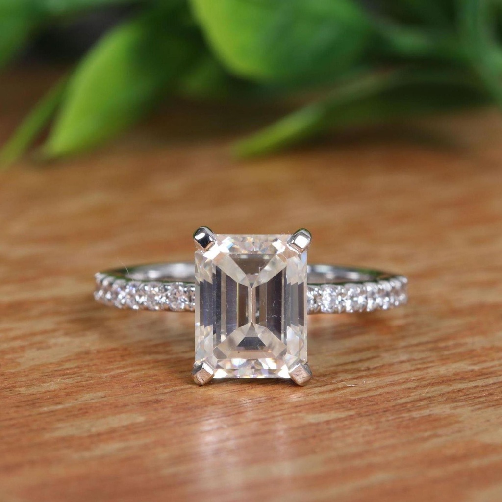 Emerald Diamond Engagement Ring for Women