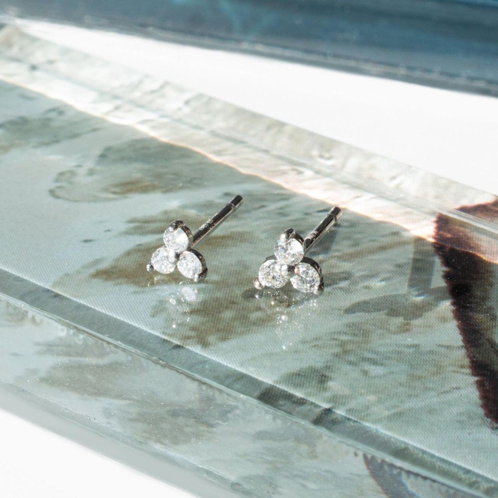 Natural Diamond Flower Round-cut Stud Earrings Solitaire 14k Yellow Gold or 14k White Gold, Push-back