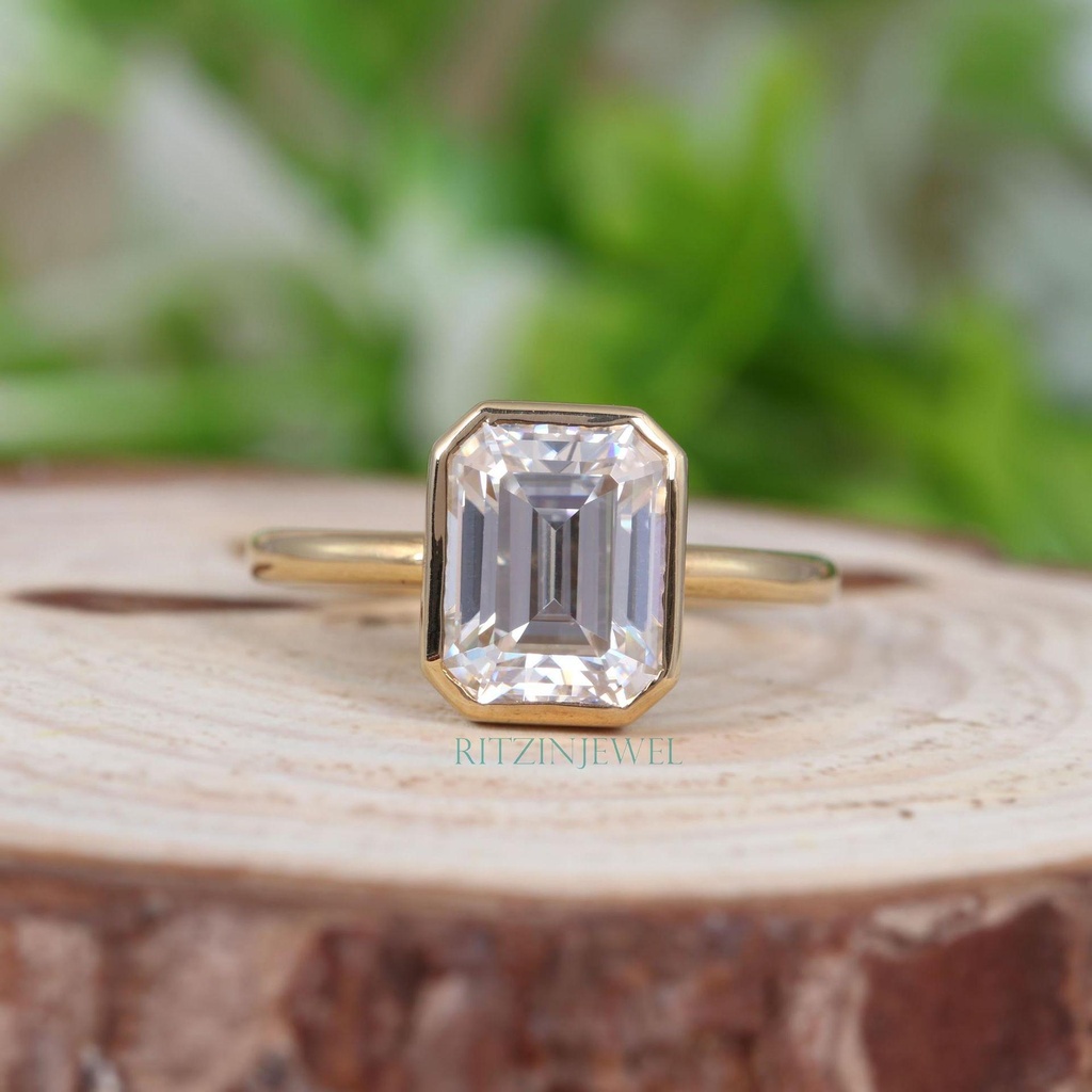 Emerald Diamond Engagement Ring for Women