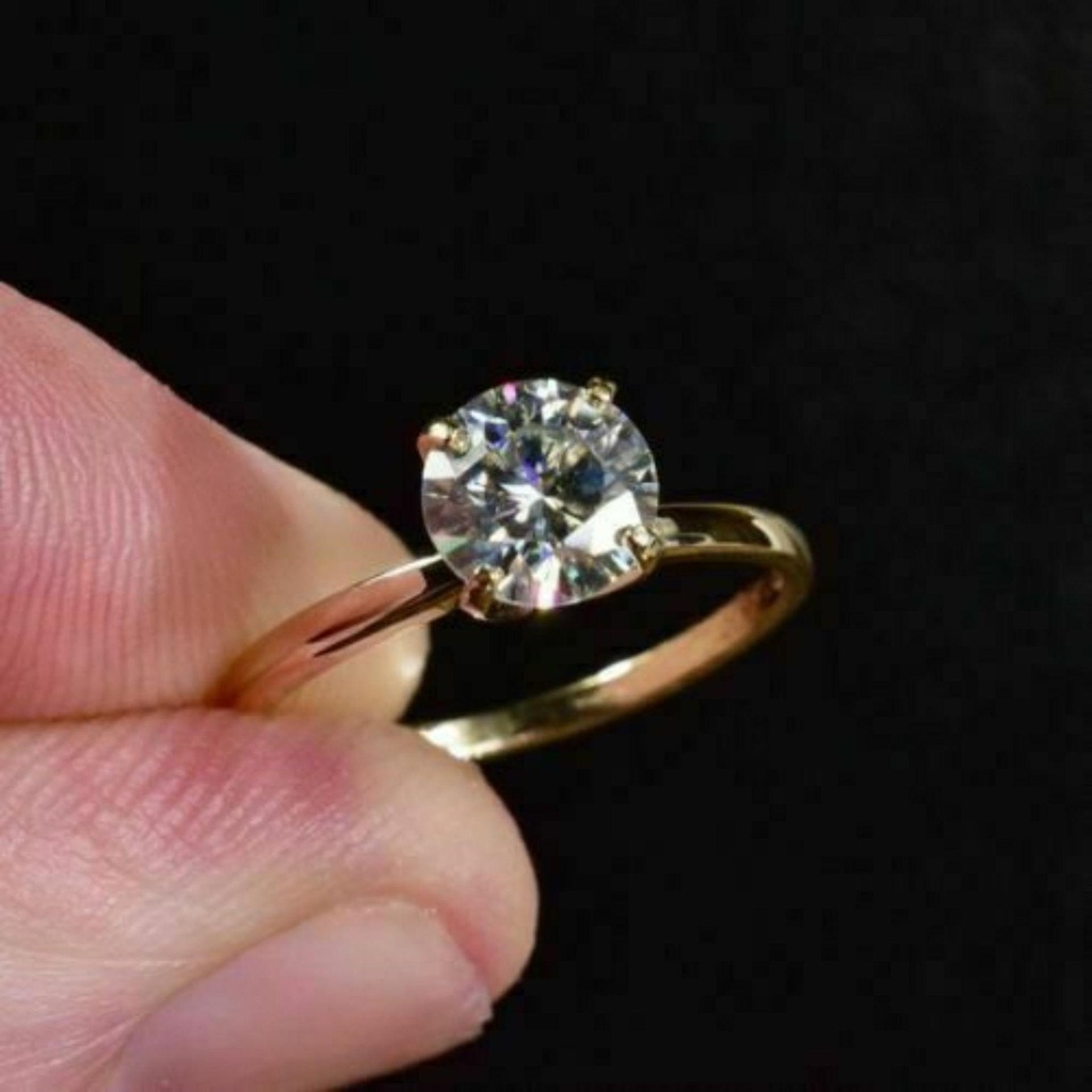 Round Diamond Engagement Ring for Women