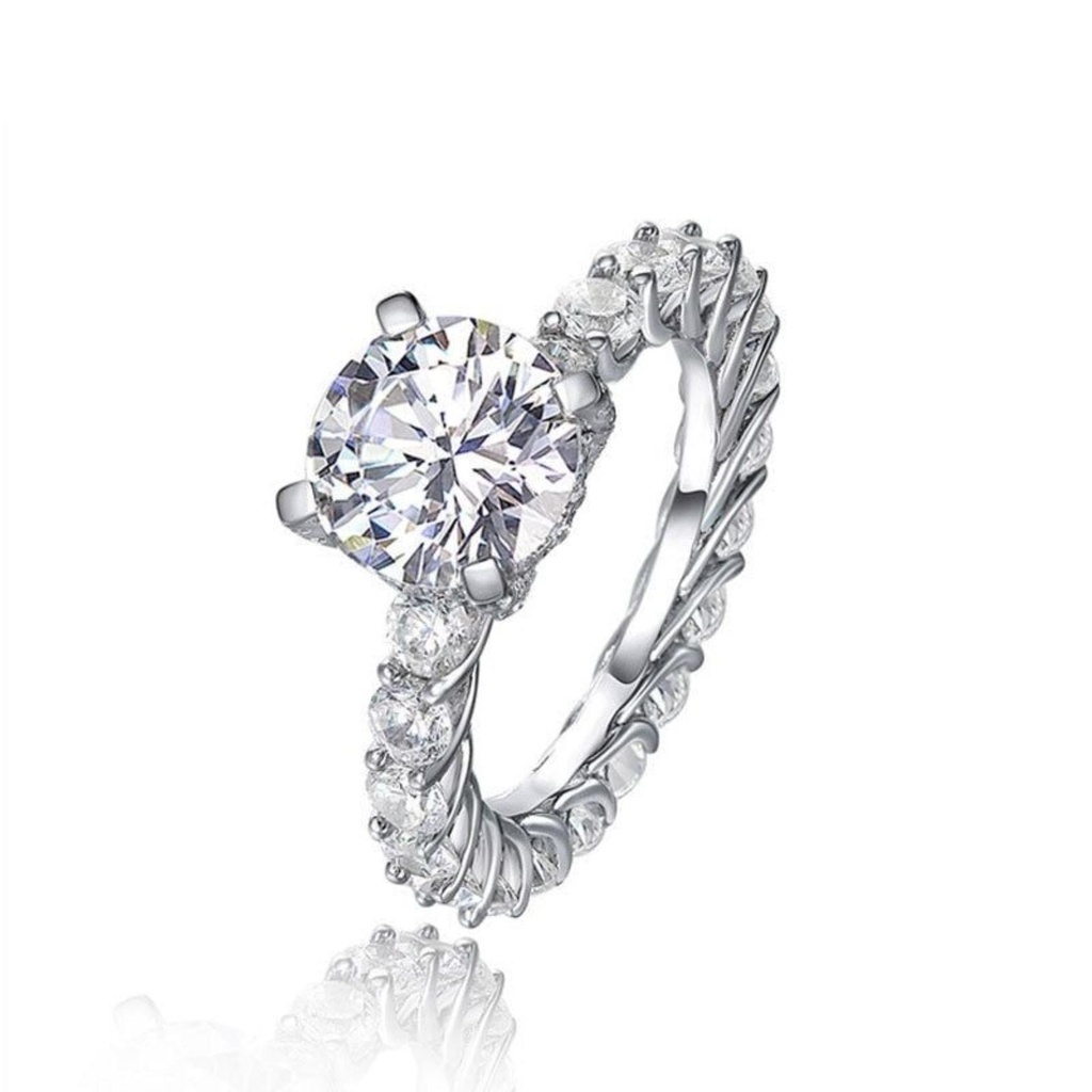 Round Diamond Engagement Ring for Her