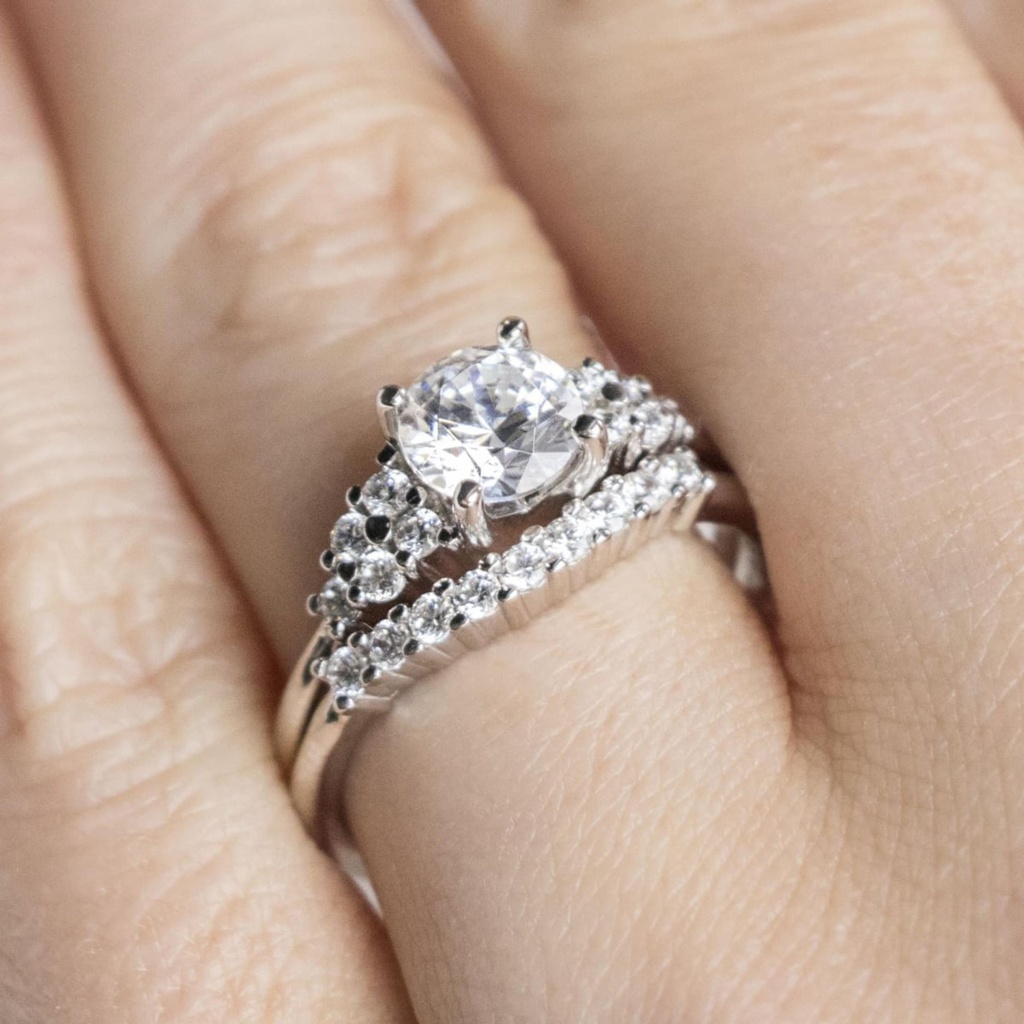 Round Cut Diamond Bridal Set For Women