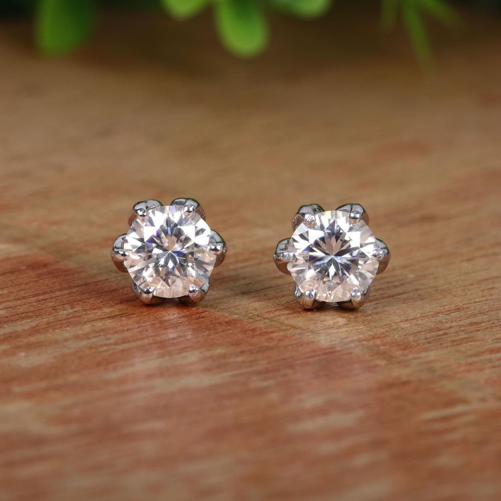  Round Cut Stud Earrings For Women