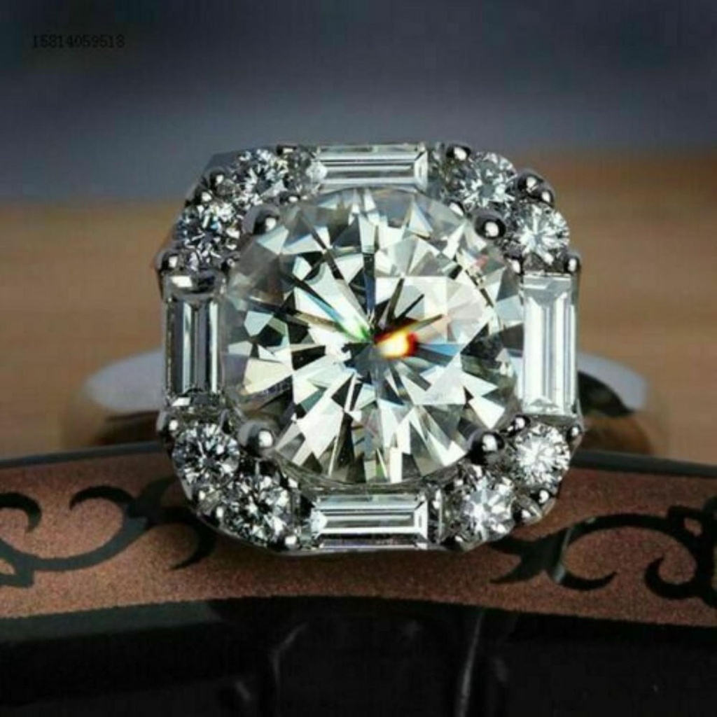 Round Diamond Halo Engagement Ring for Women