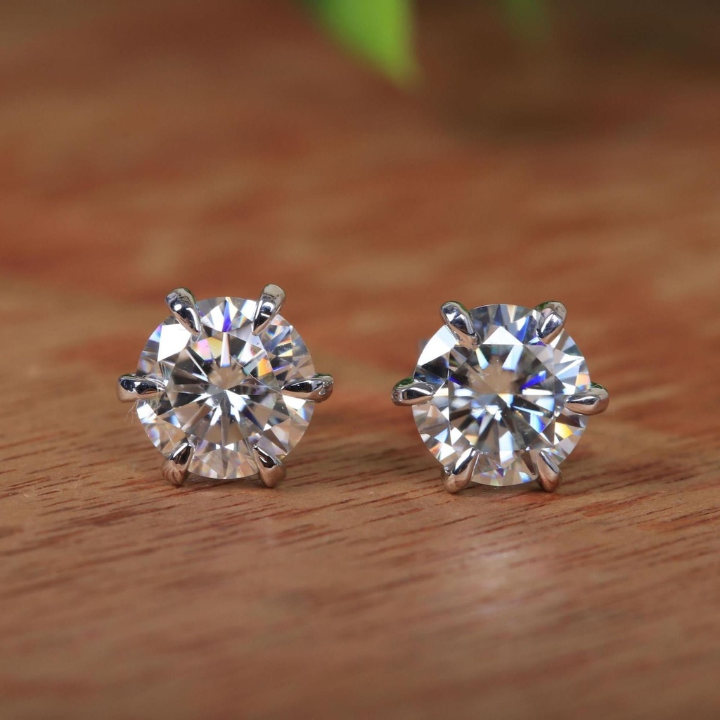  Round Cut Diamond Stone Stud Earring For Women