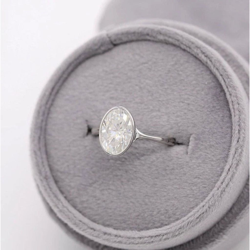 Oval Cut Diamond Solitaire Engagement Ring for Women