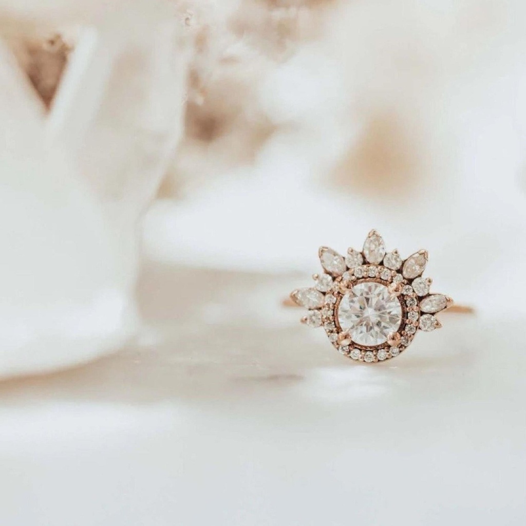 Round Cut Diamond Art Deco Engagement Ring for Women