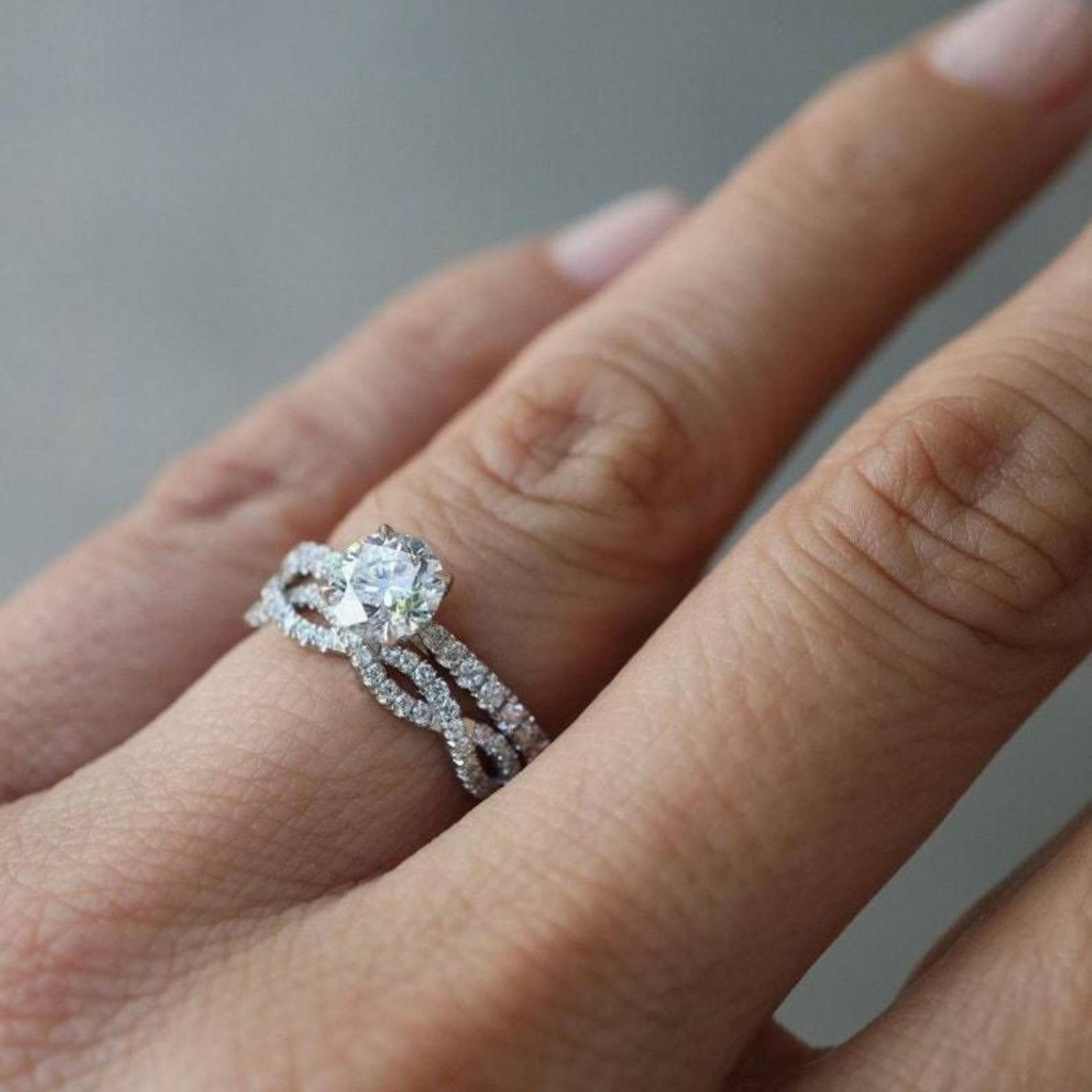 Round Cut Diamond Twisted Bridal Set For Women