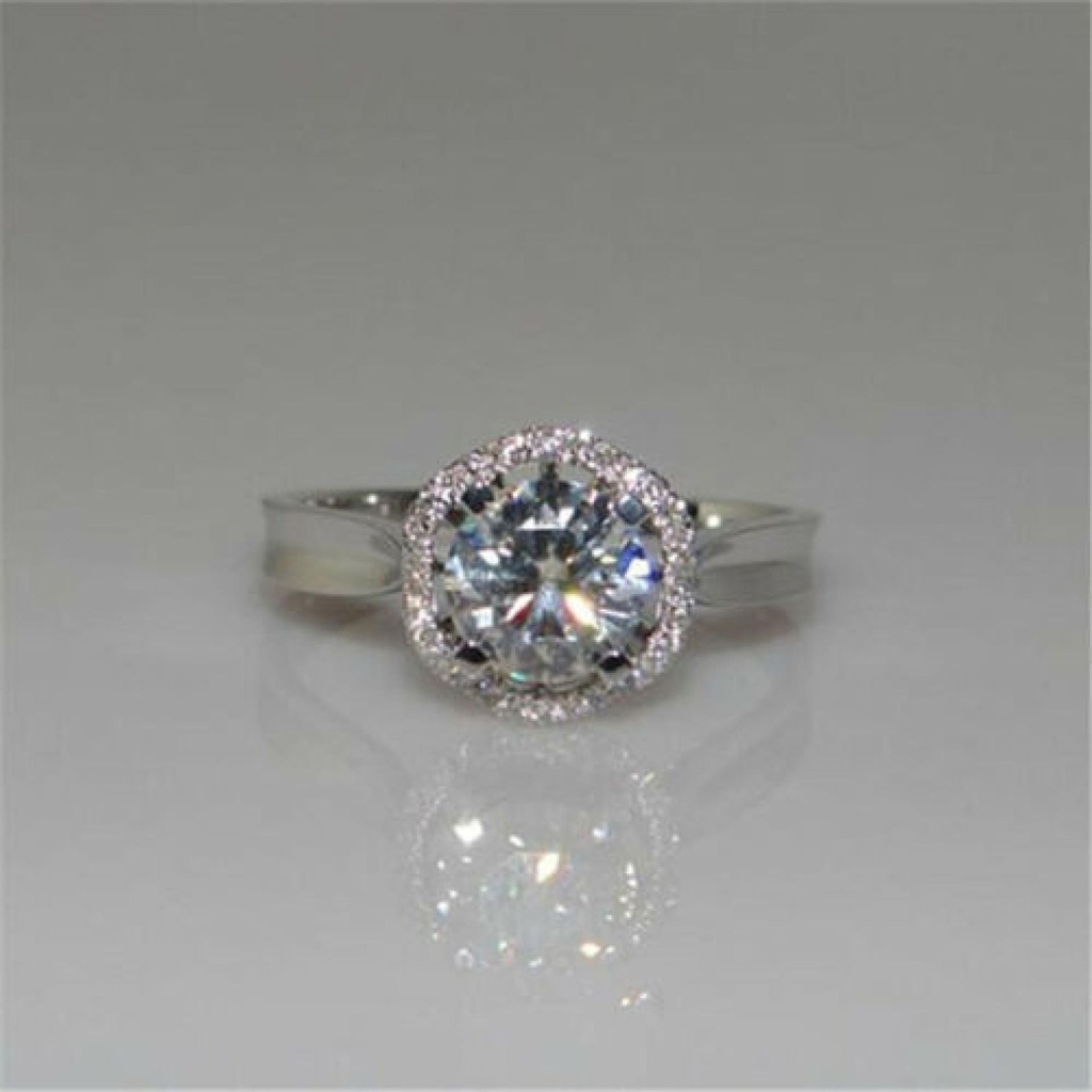 Round Cut Diamond Halo Engagement Ring For Women