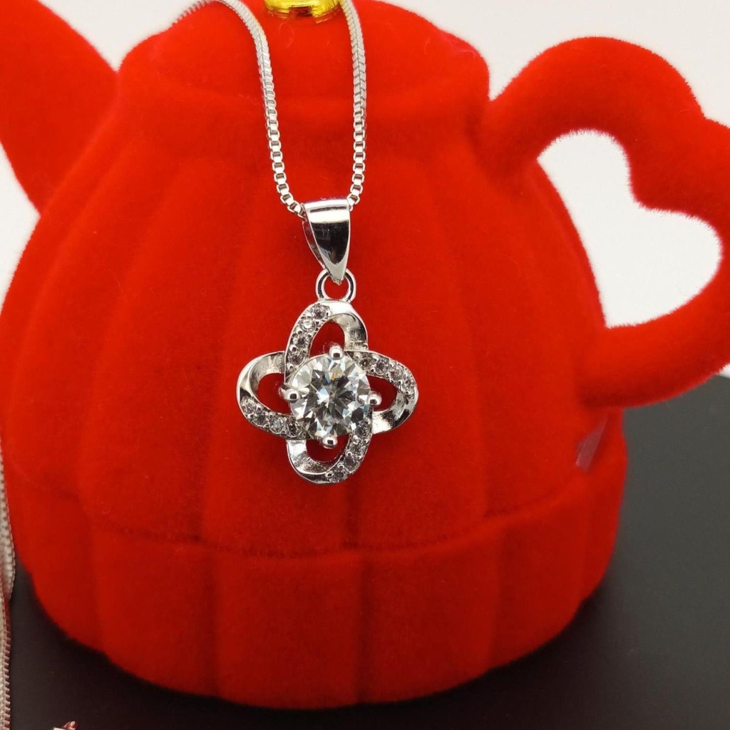 Round Cut Diamond Unique Style Necklace For Women