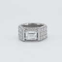 Distinctive yet sophisticated Emerald cut 14 kt White Gold Round Cut Lab Grown Diamond ring with VVS Clarity