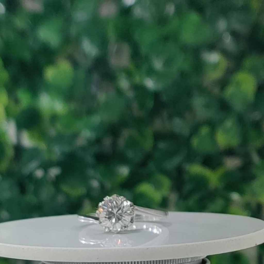 Round Cut Diamond Twisted Birthday Gift Ring For Women 