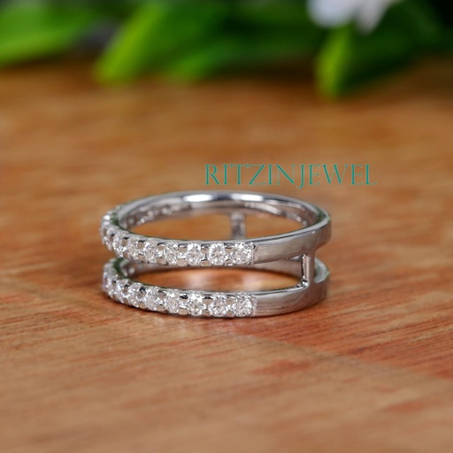 Round Cut Stone Engagement Ring for Women