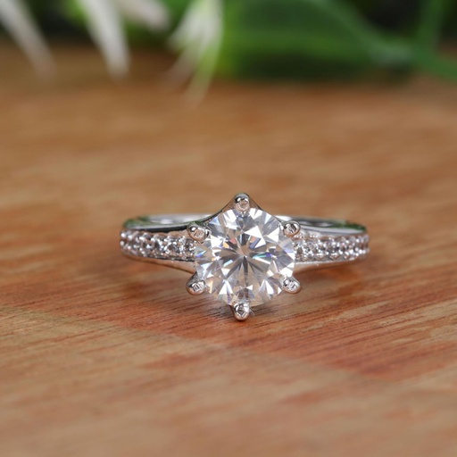 Round Diamond Engagement Ring for Women