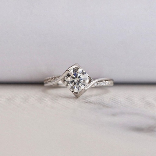 Solitaire With Accents VVS-VS Clarit Round Cut LGD Ring For Engagement