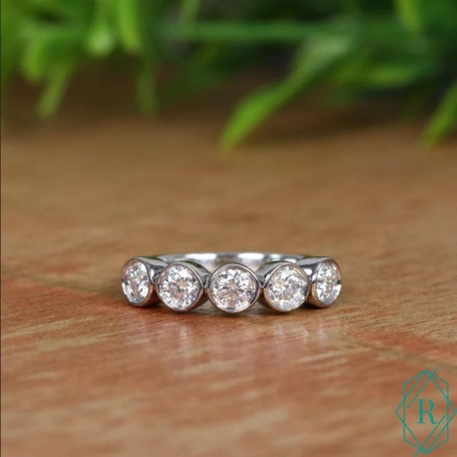 Round Diamond Dainty Ring / Round Diamond Ring/ 18K White Gold Round Diamond Bezel Set Anniversary Ring / Conflict Free Diamond