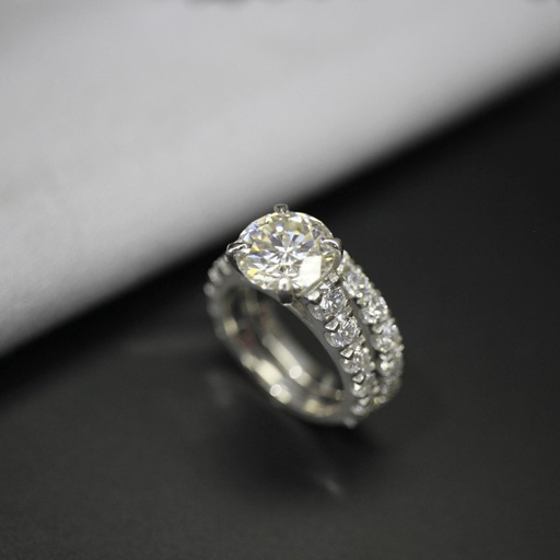  Round Shape Prong Set Moissanite Bridal Set Ring